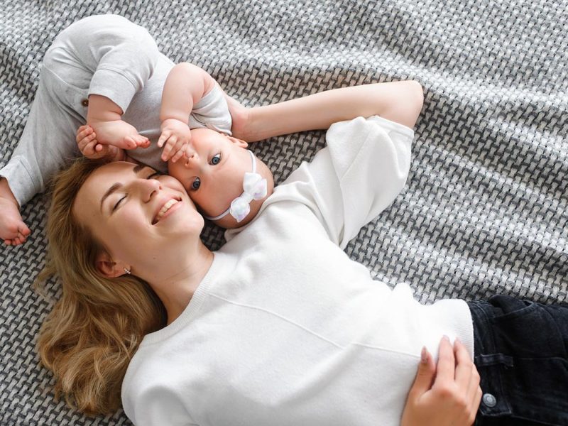 materinstvo-zenska-z-otrokom